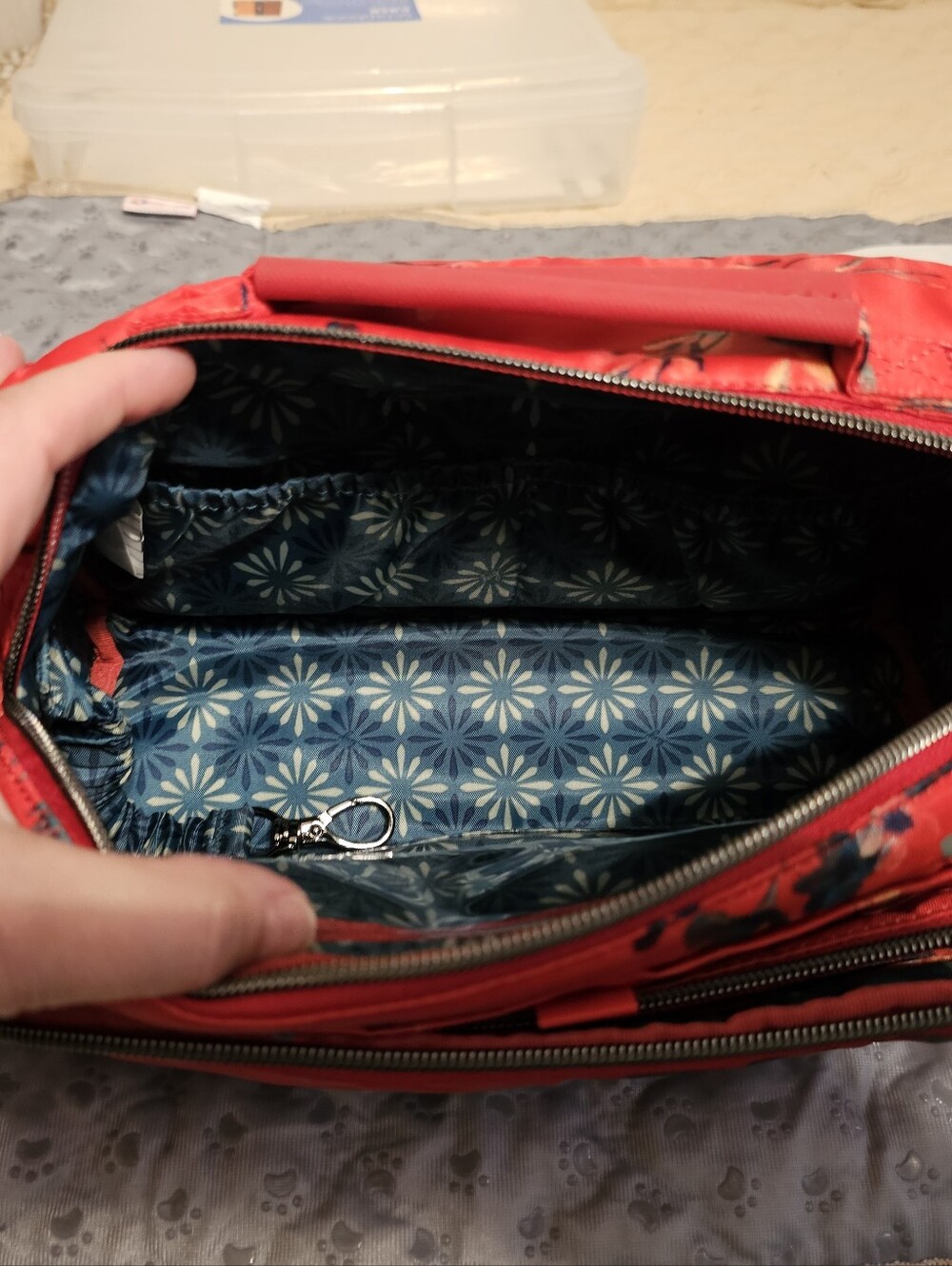 Lug Trolley 2 Crossbody Bag in the Bouquet Red pattern - Picture 4 of 11